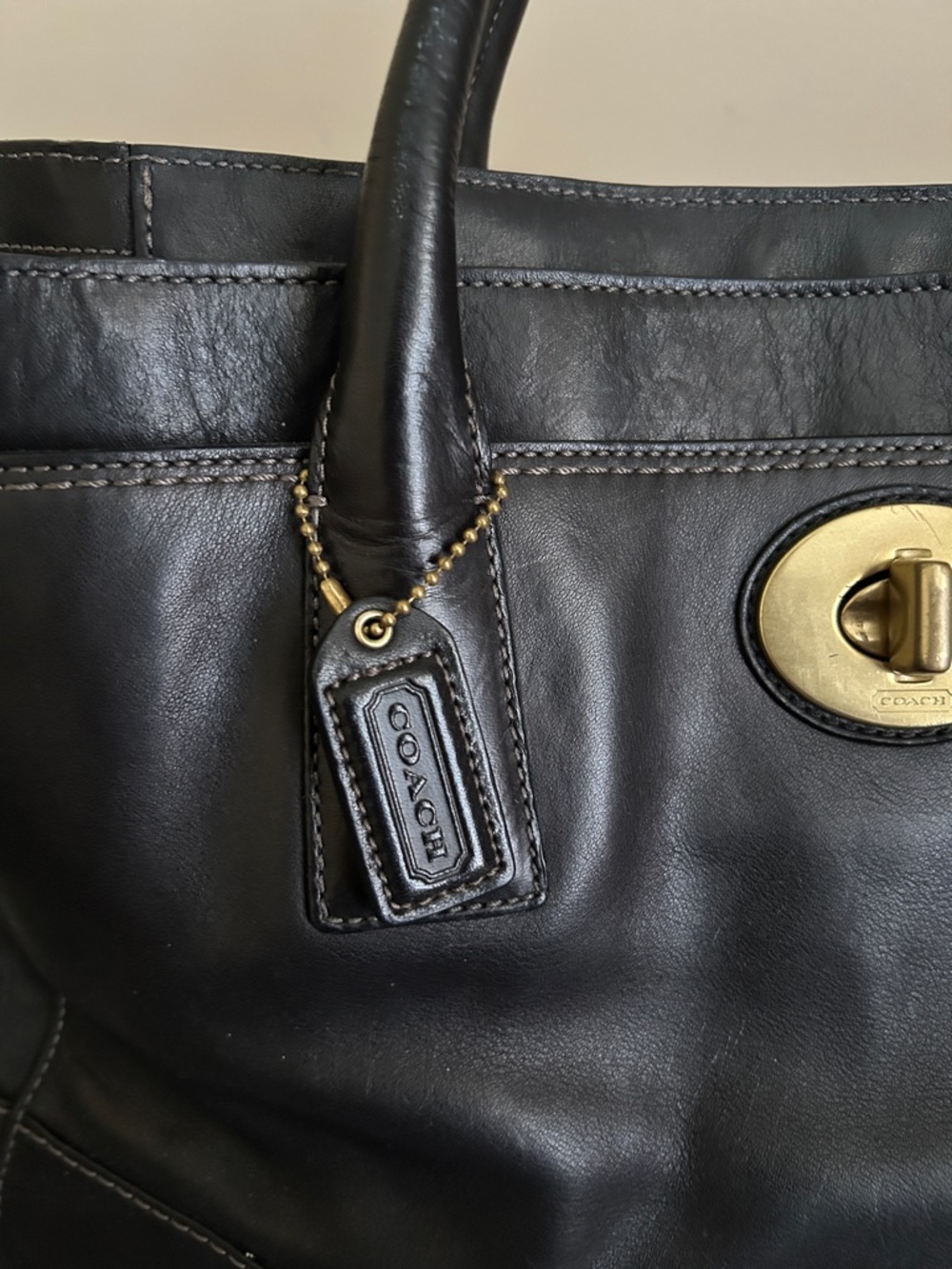 1980 vintage Coach Madeline Black Shoulder Handbag With Turn lock 11554 - Picture 2 of 8